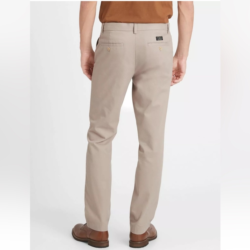 Banana Republic Aiden Chino pants